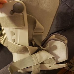 Right foot orthopedic boot